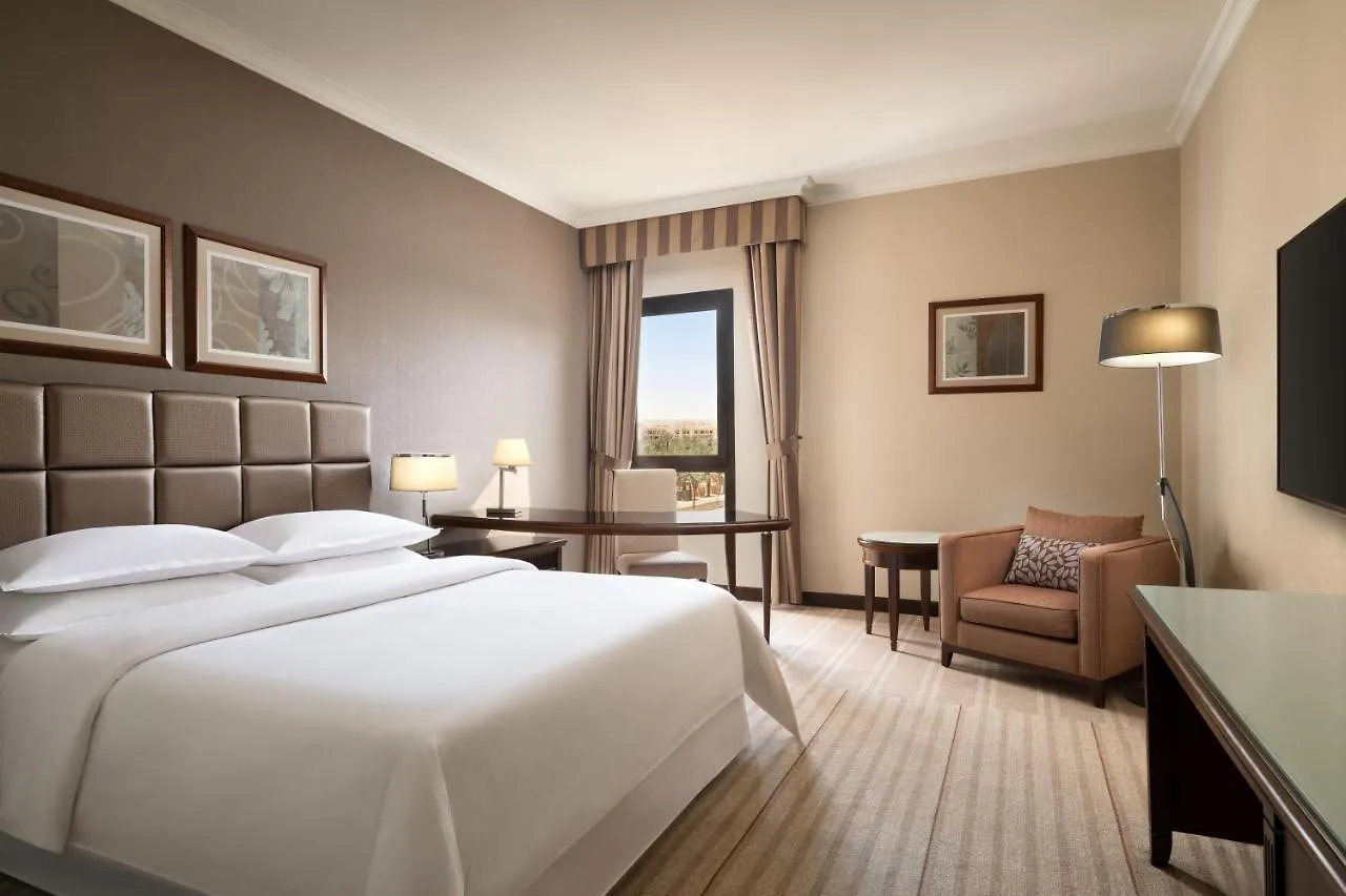 Sheraton Riyadh Hotel & Towers 5*,
