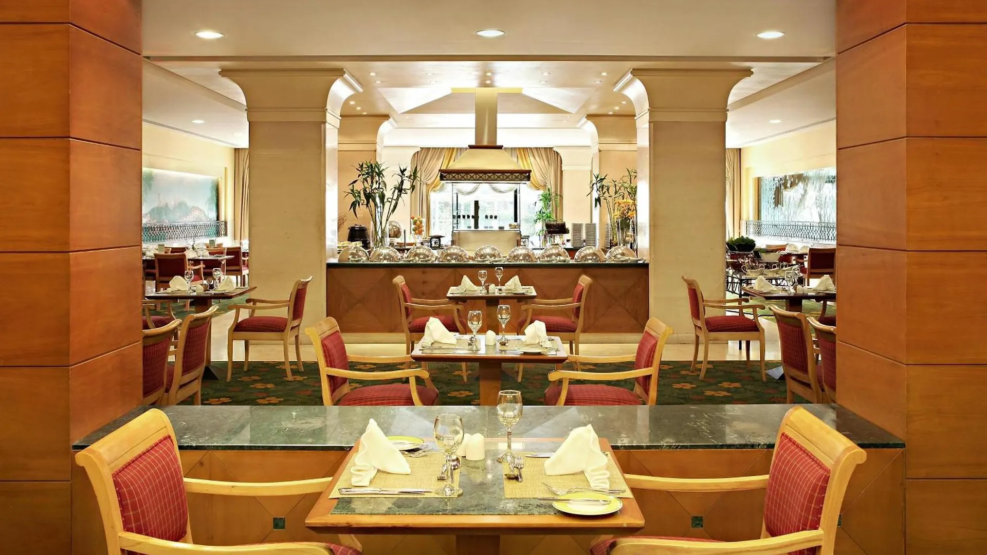 Sheraton Riyadh Hotel & Towers 5*,